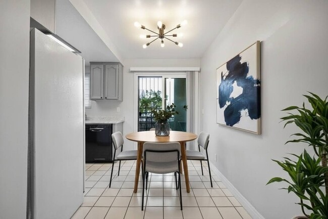 Building Photo - 4055 Rosecrans Ave