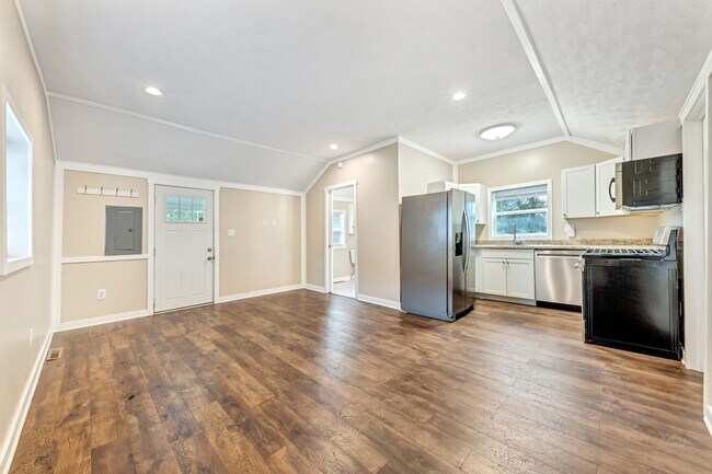Building Photo - Cozy 1BR Home with Modern updates in Hopew...