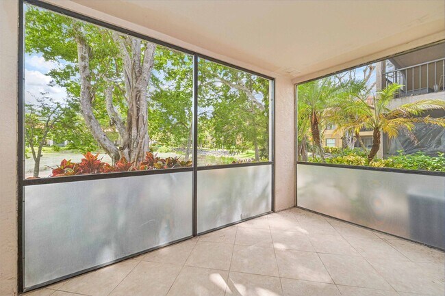 Building Photo - NOW AVAILABLE -  1 Bed 1 Bath Apartment in...