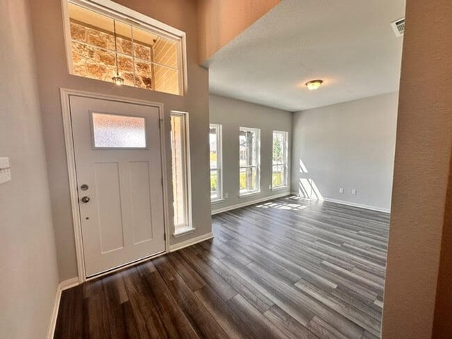 Building Photo - Nearly New 3-Bedroom Home in Hewitt, TX – Modern Living at Its Best