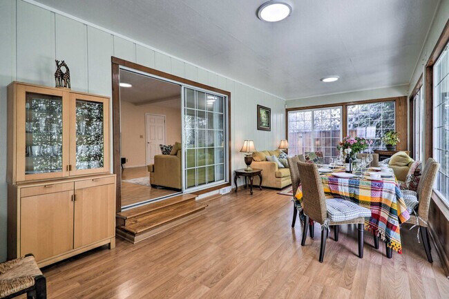 Building Photo - 9360 Mountain Blvd