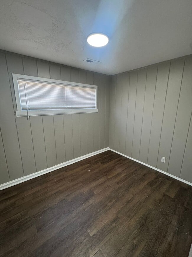 Foto del edificio - Charming 3-Bedroom Home in Gary