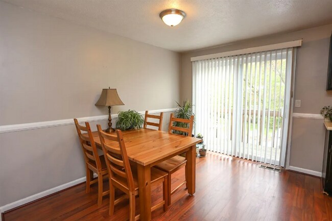 Foto del edificio - 106 Weston Rd