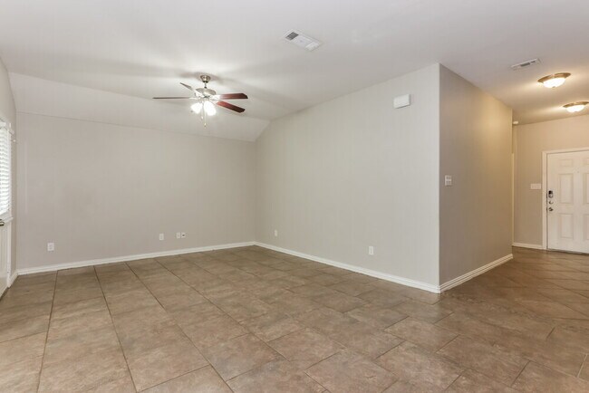 Foto del edificio - 7616 Rainbow Creek Dr