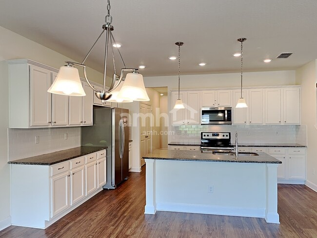 Building Photo - 3084 Creek Village Ln