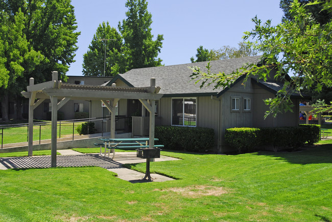 Building Photo - Clover Ridge Apartments