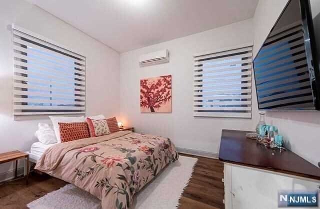 Foto del edificio - 183 Garibaldi Ave