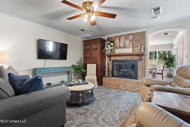 Building Photo - 550 Mockingbird Dr