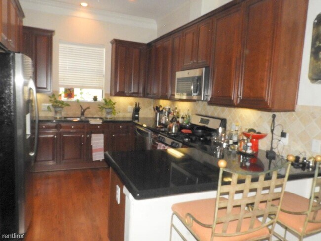 Building Photo - 2 br, 2 bath Condo - 2210 Mid Lane 114