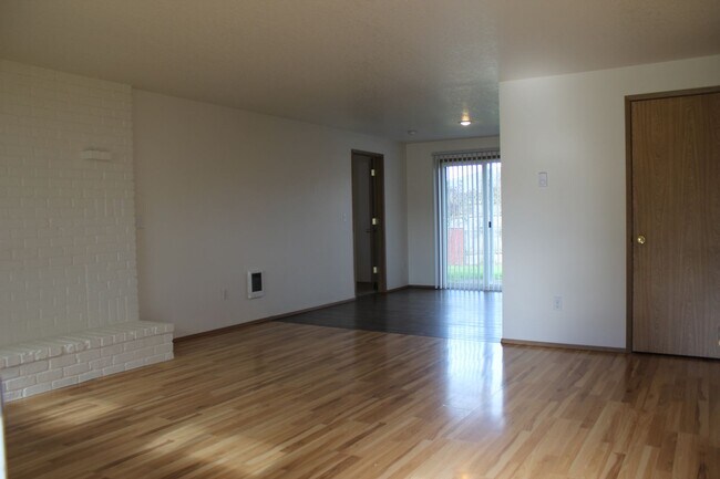 Building Photo - Cute single level, three bedroom home on quiet cul-de-sac in Hillsboro