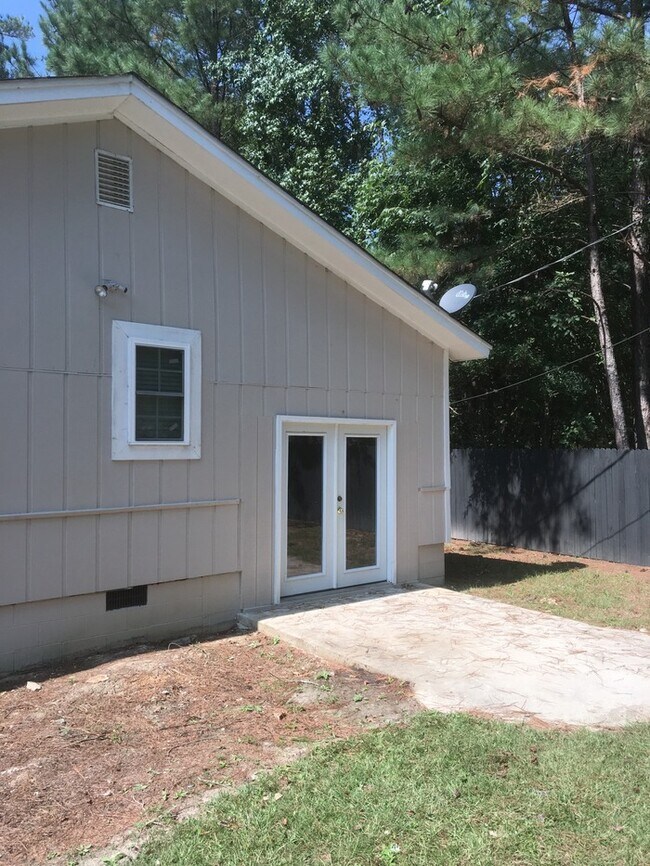 Building Photo - Live near Lake Murray and Dreher Island