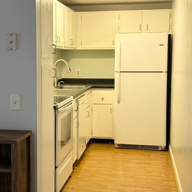 Building Photo - 44 Leonard Rd