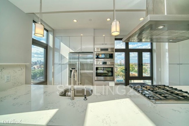 Foto del edificio - 31-10 24th Ave