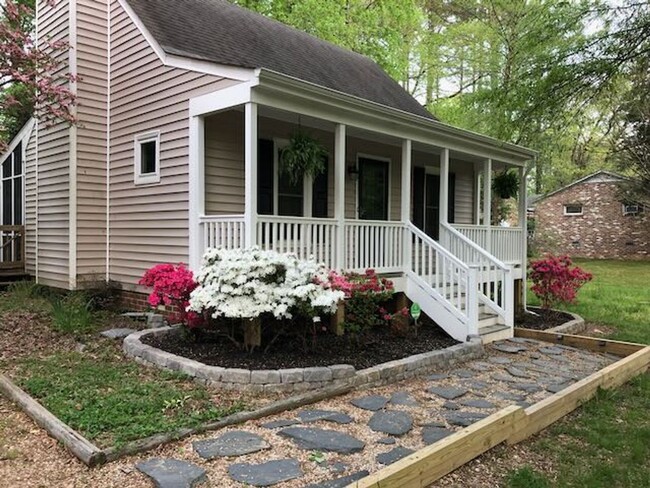 Building Photo - Cozy West Lake Hills Home