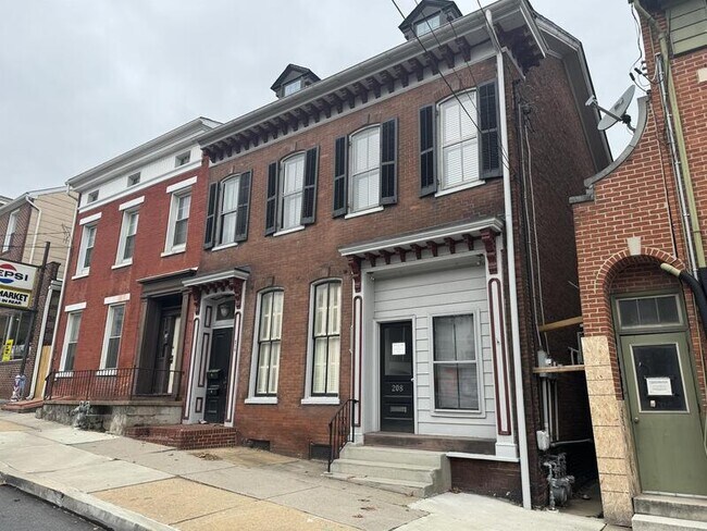 Building Photo - 208-210 Hellam St