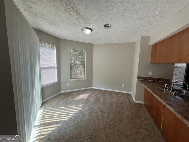 Building Photo - 6596 Bent Creek Dr