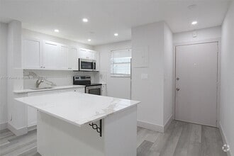 Building Photo - 17255 SW 95th Ave