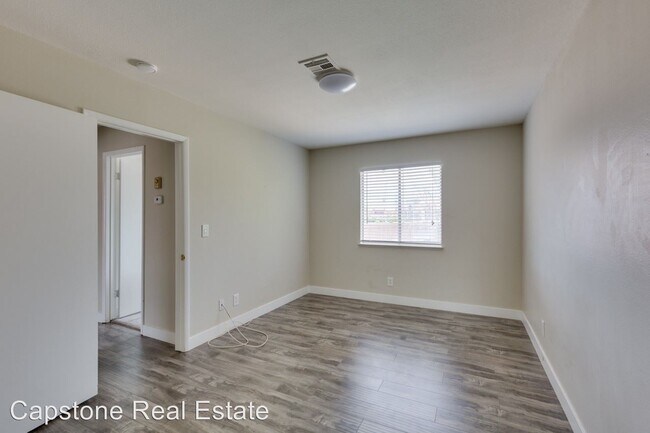 Building Photo - 3 br, 2.5 bath House - 700 Kelso Way