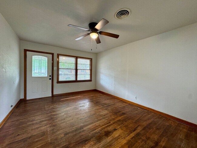 Foto del edificio - Single-Family Home For Lease