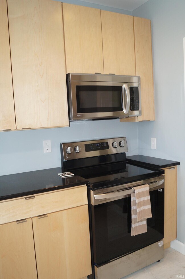 Foto del edificio - 303 S Washington St