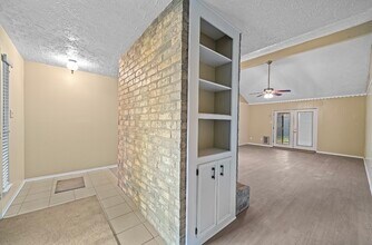 Building Photo - 4822 Lost Oak Dr