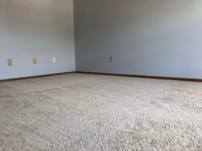 Building Photo - 1007 Syracuse Ln