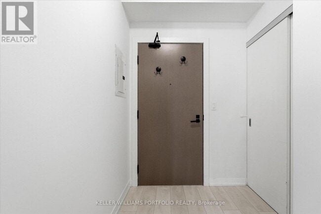 Building Photo - 223 St Clair Ave W