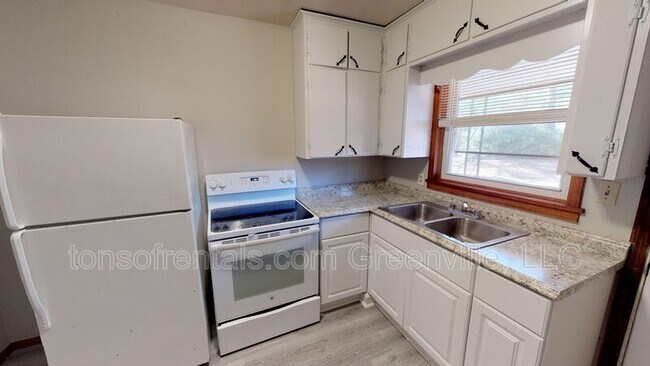 Building Photo - 1625 State Rd S-30-31