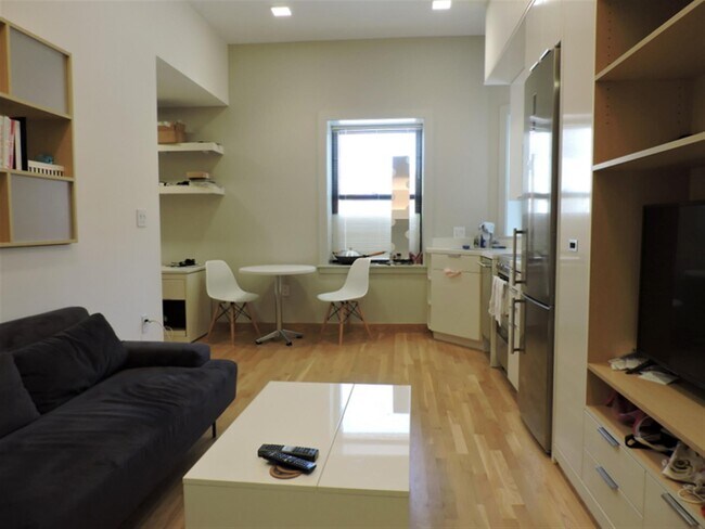 Building Photo - 115 Mt Auburn St