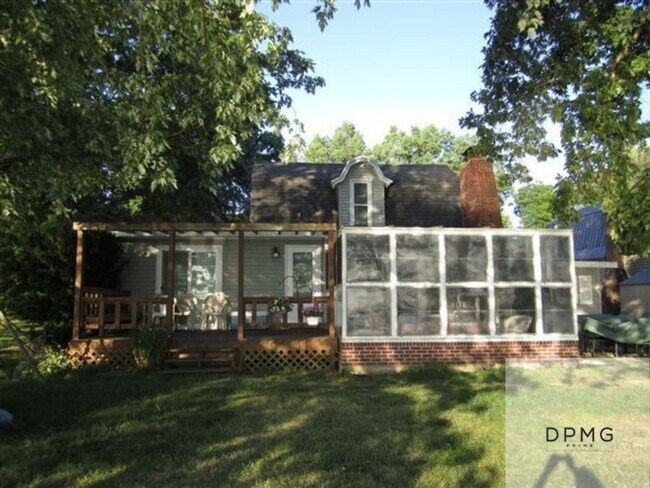 Foto del edificio - 9310 Oakdale Dr