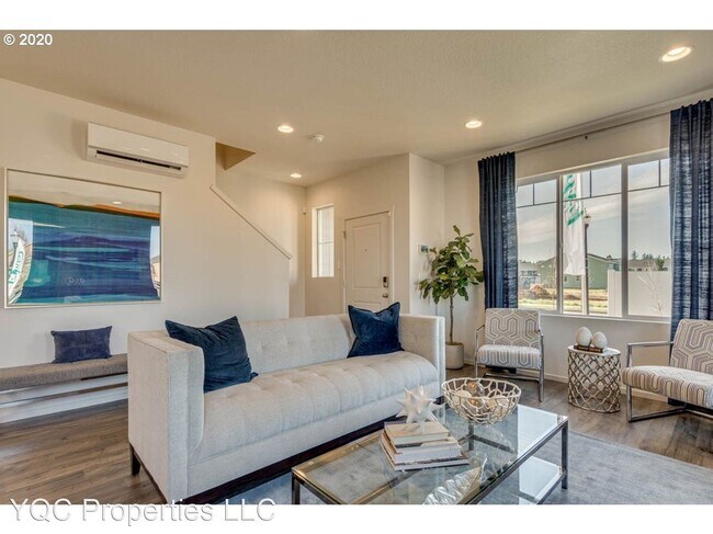 Foto del edificio - 2233 NE 4 Seasons Ln