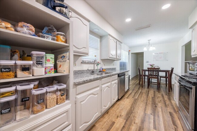 Foto del edificio - 1405 Ivywood Dr