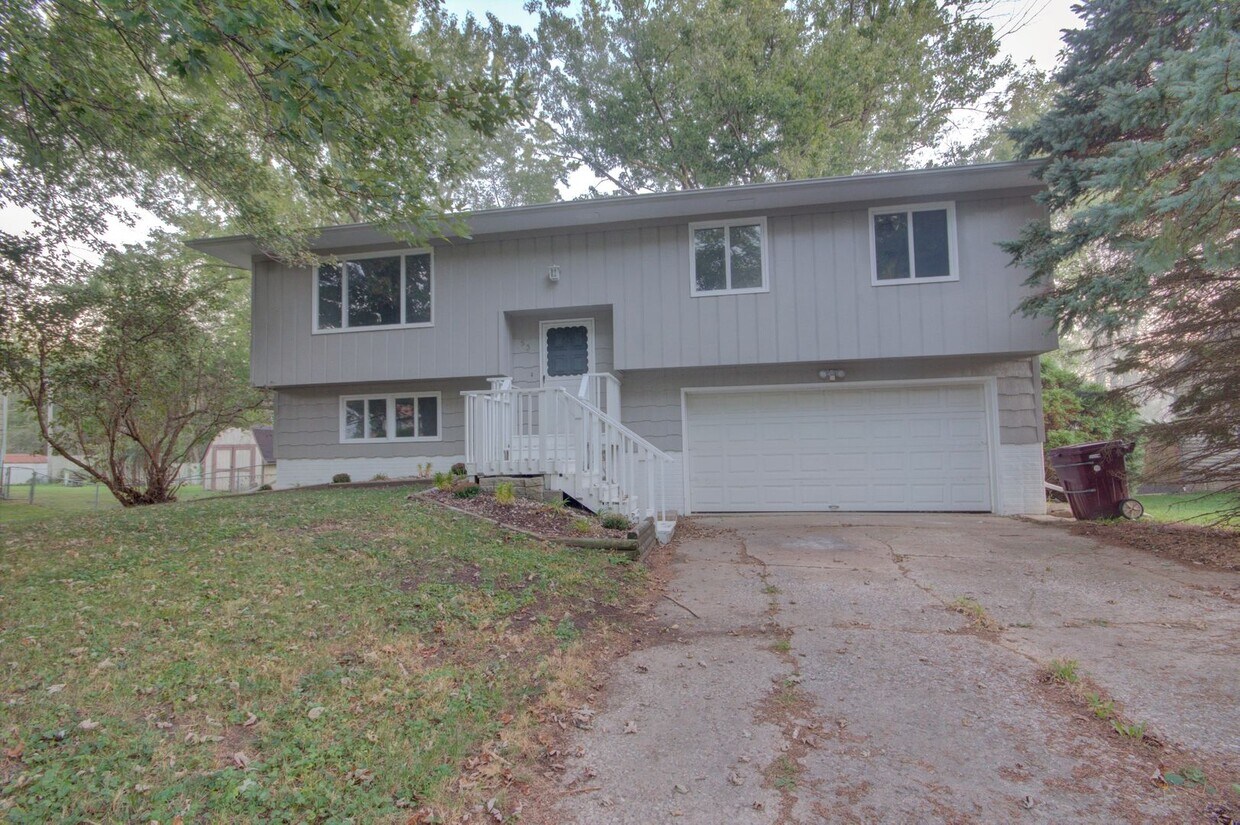 Primary Photo - Renovated Orion Homome