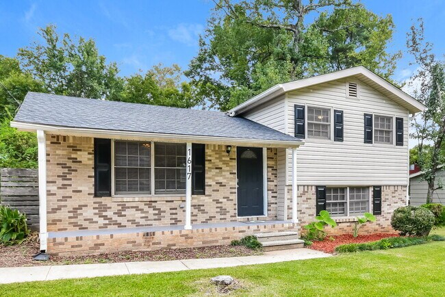 Foto del edificio - 1617 Bobolink Ln NE