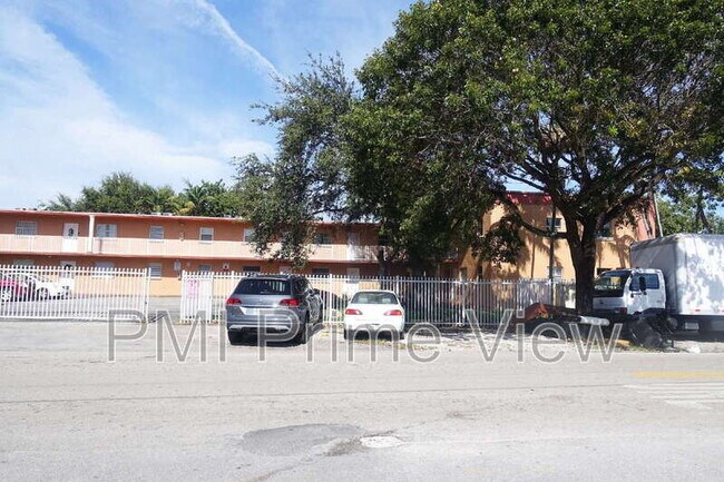 Foto del edificio - 1245 W 24th St