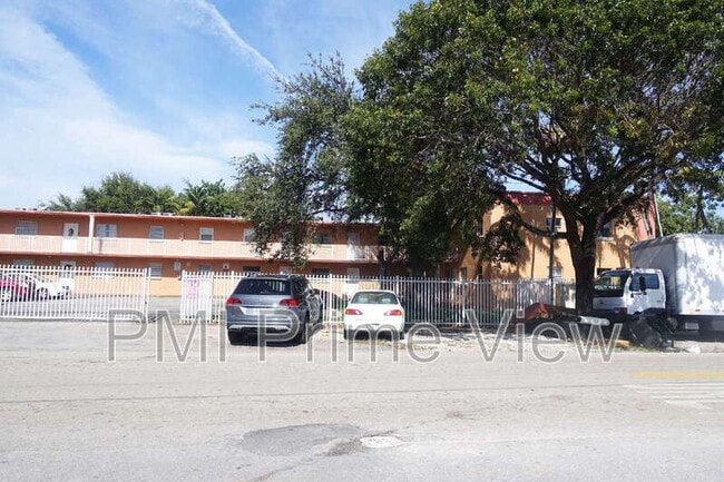 Building Photo - 1245 W 24th St