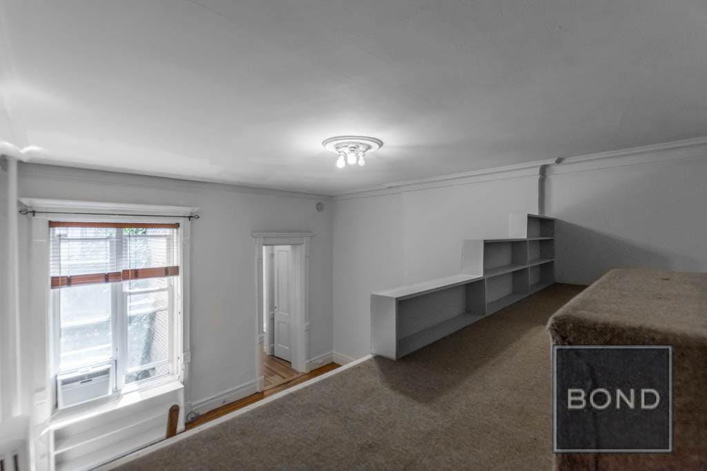 Building Photo - 135 W 73rd St