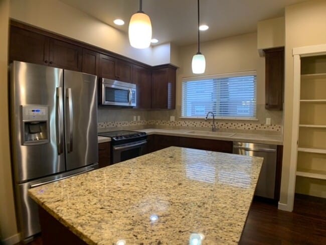 Foto del edificio - 45 Central Unit - 2 Bedrooms, 2 baths, 988 Sq. Ft.