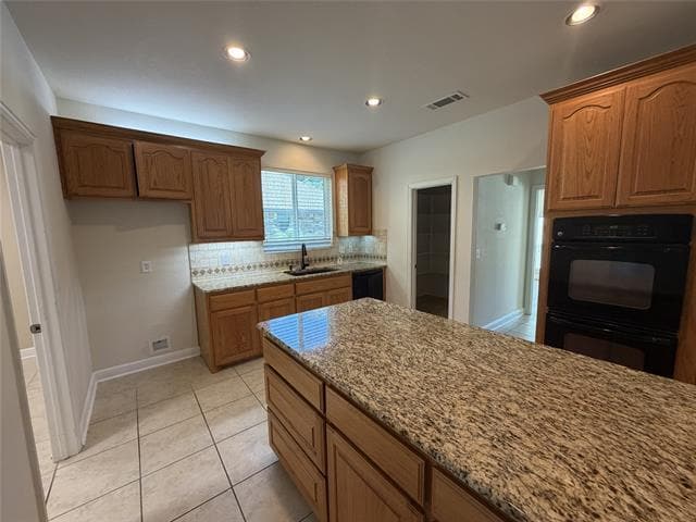 Foto del edificio - 1001 Meadow Creek Dr