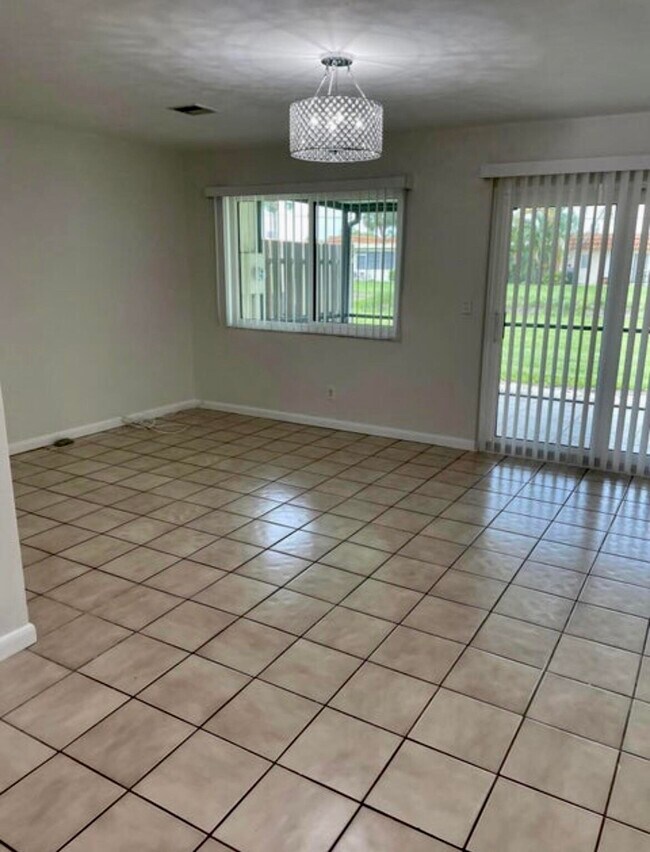 Foto del edificio - 5103 Pier Dr