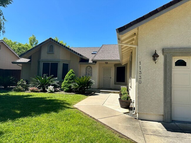 Foto del edificio - Beautiful well maintained home! Excellent ...