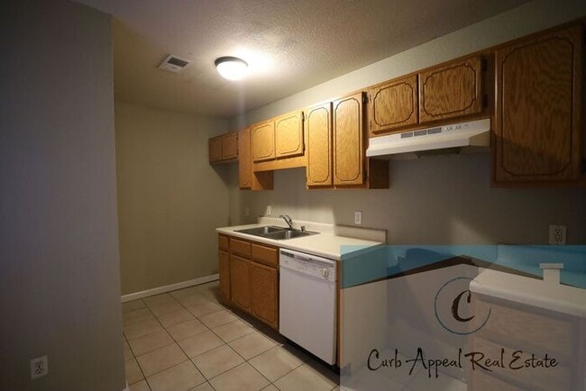Building Photo - Recently renovated 2 bed, 1 bath apt - utilities included!! HUD accepted!