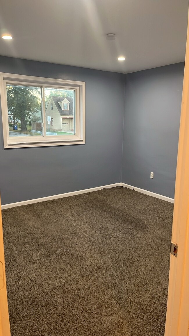 Main Floor Bedroom 1 - 13024 Bellaire Rd
