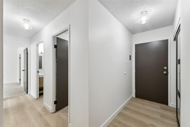 Foto del edificio - Newly Renovated 2br Condo in the Heather G...