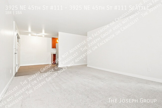 Building Photo - 3925 NE 45th St