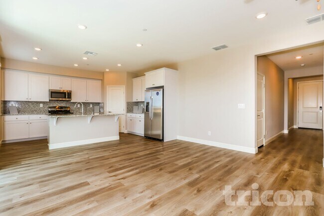 Building Photo - 2562 Gold Brk St