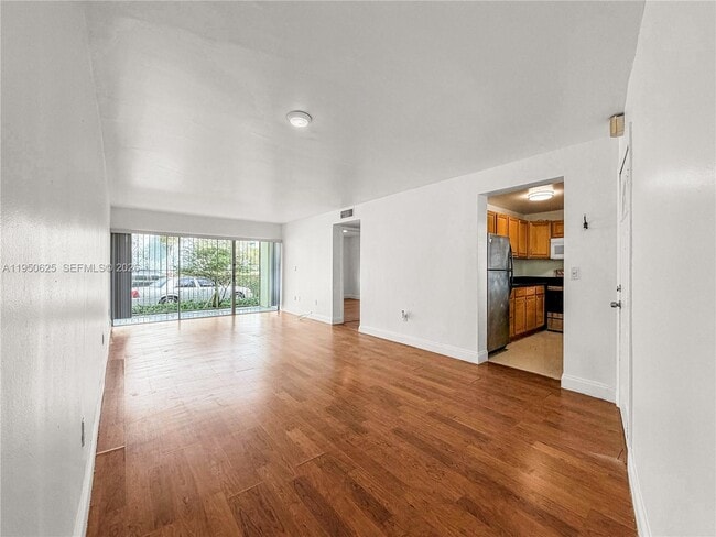 Foto del edificio - 520 NE 38th St