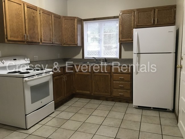 Building Photo - 2 Bedroom Apartment In The Heart of Niles!