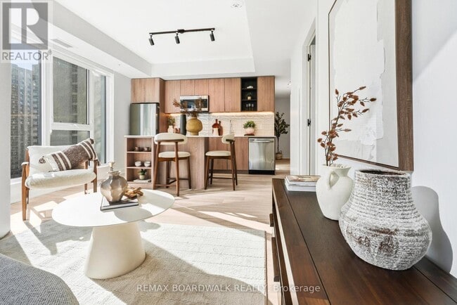 Building Photo - 391 Slater St.