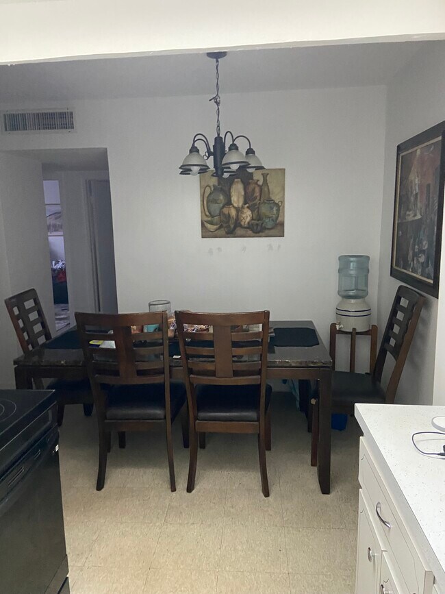 Foto del edificio - 2238 Monroe St